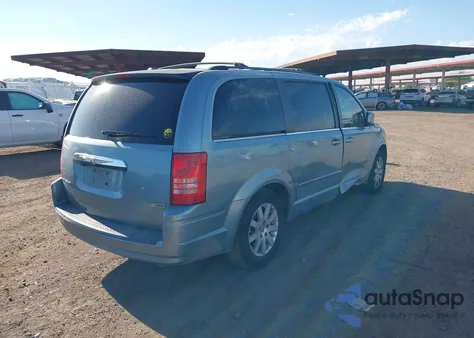 2010 Chrysler Town & Country Touring из США, поврежденный, VIN 2A4RR5D17AR241259